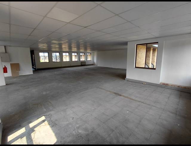 196M² OFFICE TO LET IN VORNA VALLEY